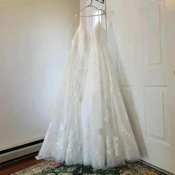 NWT Essense Of Australia Ivory Porcelain Gorgeous Stunning Wedding Gown, Sz 24 - Picture 1 of 15
